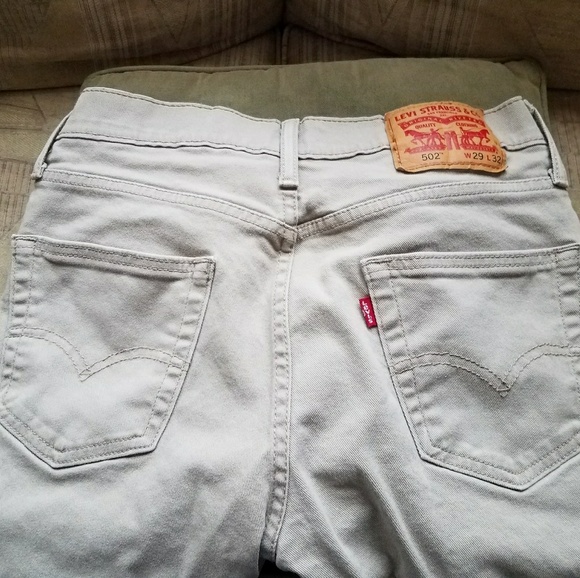 white levis 502